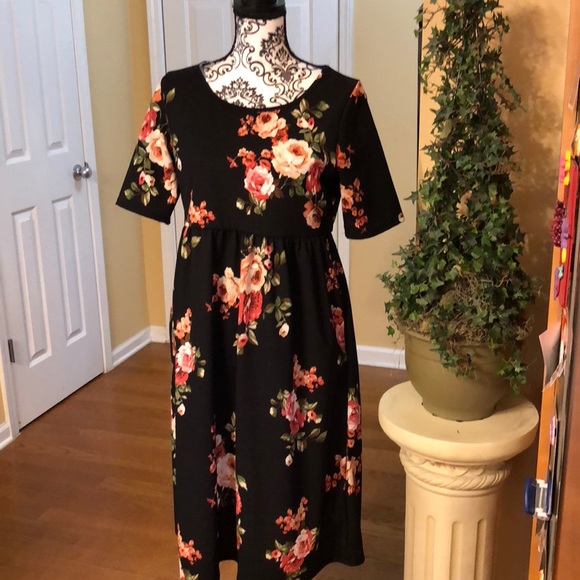Sweet Claire Dresses & Skirts - Gorgeous Black Dress, Floral Motif. Large. New